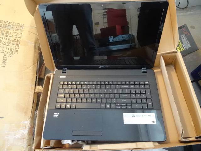 Gateway NE 722 17.3 HD 2.0ghz Quad core AMD 4gb ram 500gb HD Like new Barley used