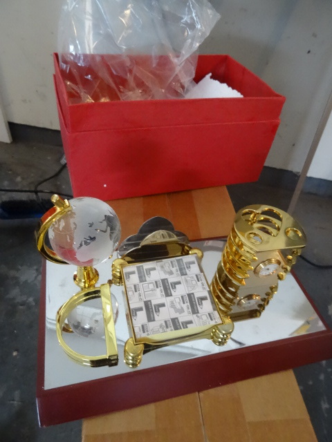 Desk Decoration with glass globe - Heavy duty