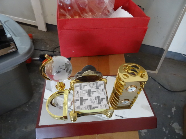 Desk Decoration with glass globe - Heavy duty