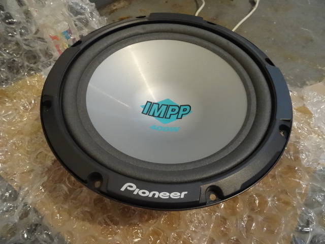 Pioneer 400 watt subwoofer in  Nice condition