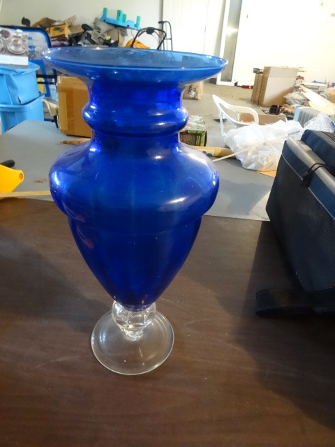Glass vaise 17 tall blue color