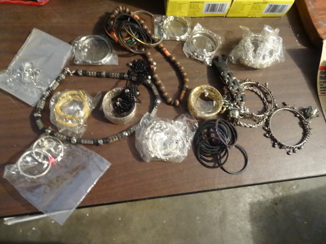 Lot box of misc Jewlery - see picw