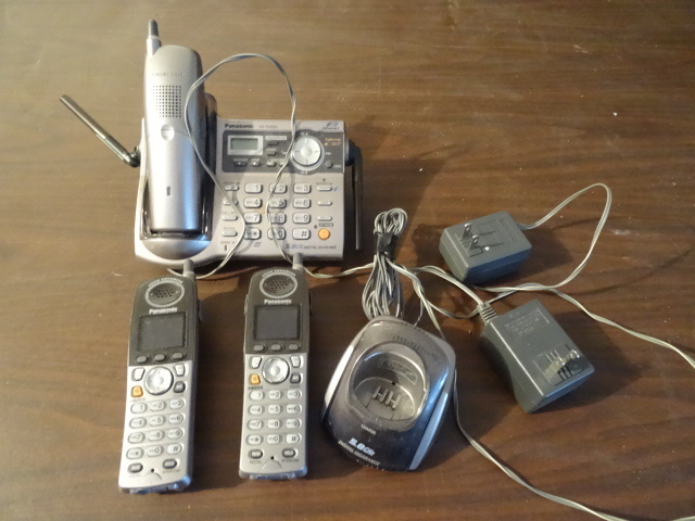 Cordless Panasonic set of 3 phones color screen