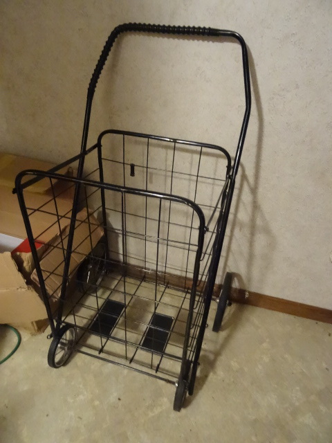 Fold up grocery Cart like new
