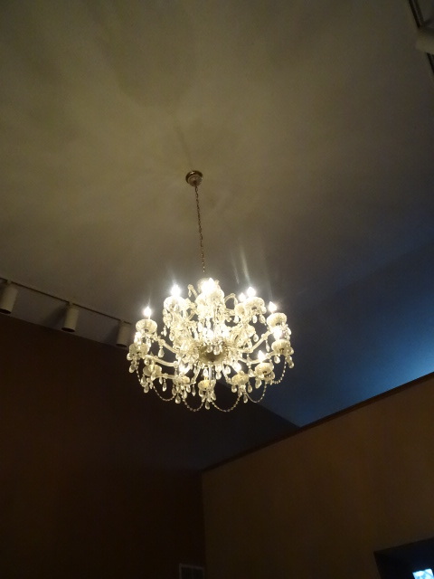 Very nice Chandilier HIGEND- $1500 retail imported to USA