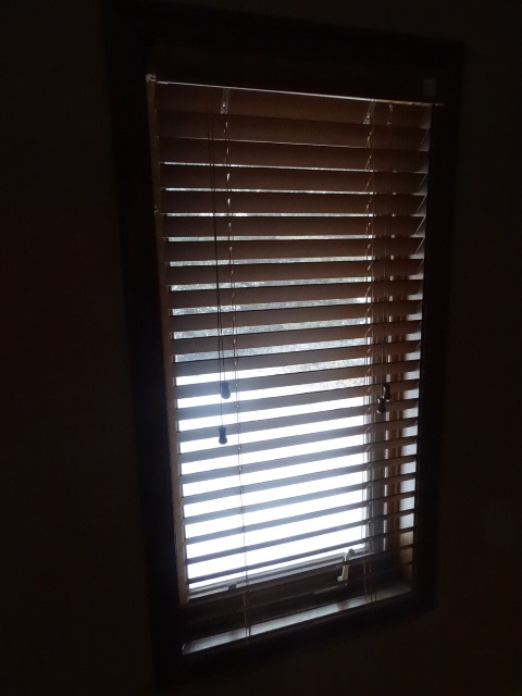 Wood Blinds Lot of 5 Blinds 3 of them are 26x48 - two are 22x48
