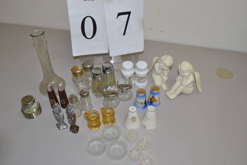 lot 7 image: Salt & Pepper