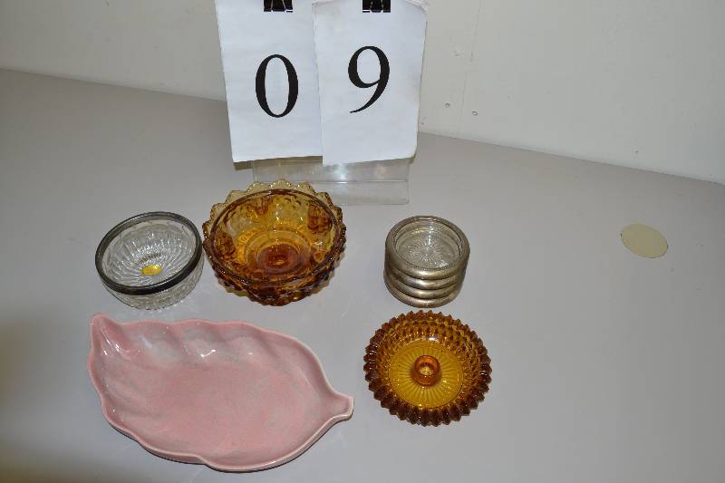 lot 9 image: Vintage glassware