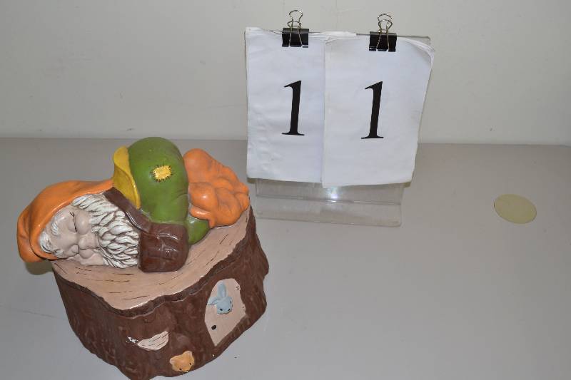 lot 11 image: Cookie Jar