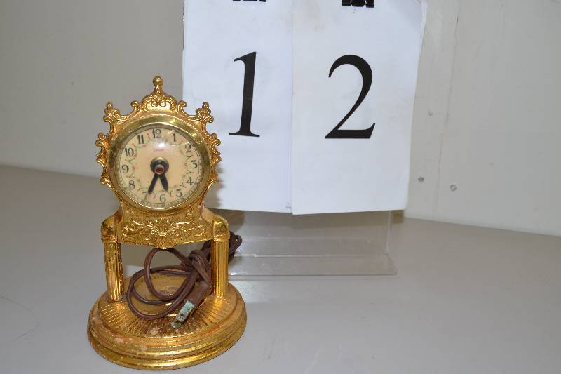 lot 12 image: Clock