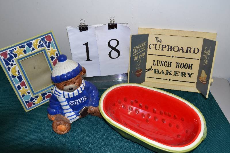 lot 18 image: Misc items