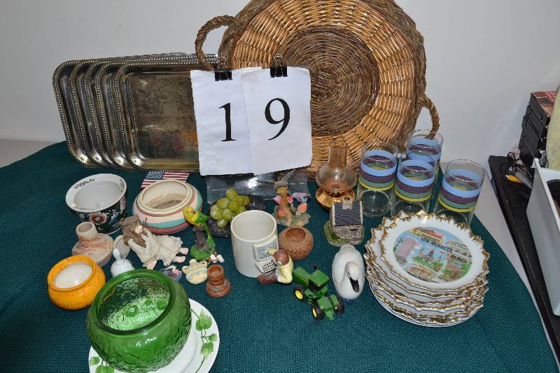 lot 19 image: Misc items