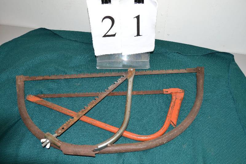 lot 21 image: Saws
