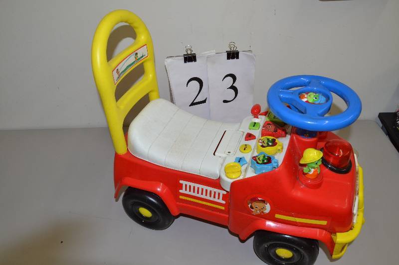 lot 23 image: Fire truck