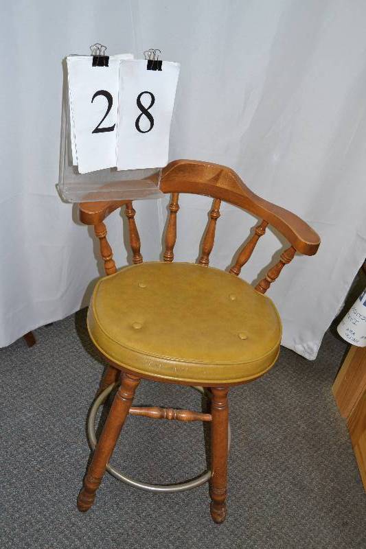 lot 28 image: stool