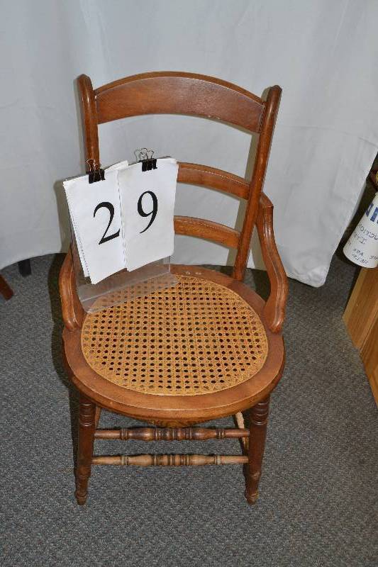 lot 29 image: Chair