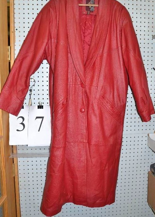 lot 37 image: Leather coat