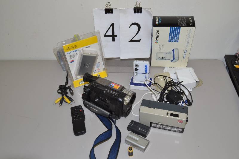 lot 42 image: Cameras