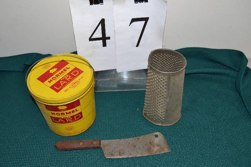 lot 47 image: Kitchen items