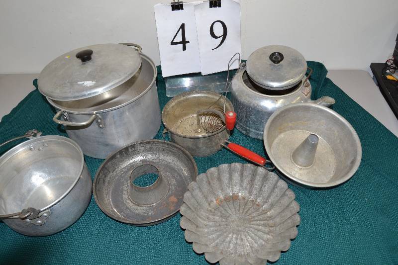 lot 49 image: Misc items