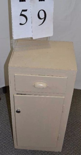 lot 59 image: Cabinet