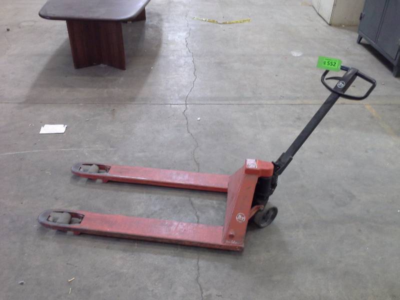 Pallet jack, 5000 pounds