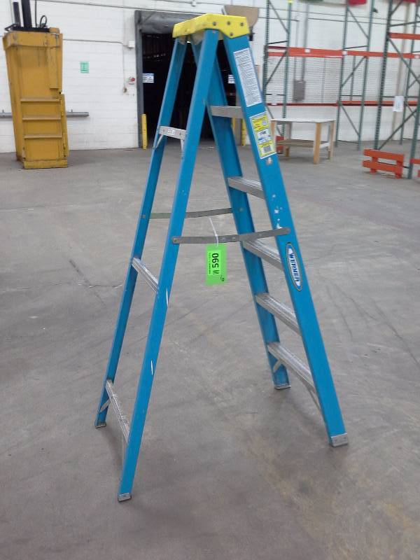 Werner nonconductive fiberglass ladder, 6 foot