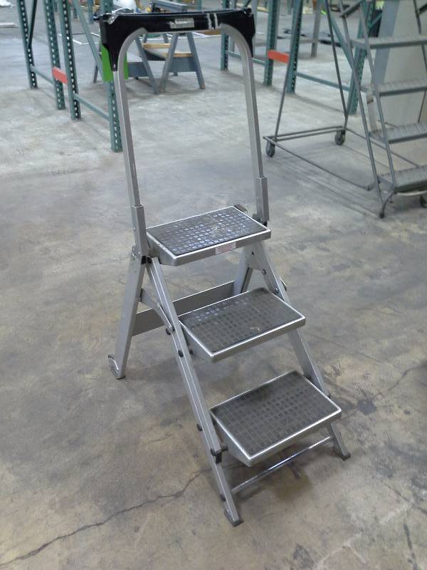 Commercial stepstool with railing