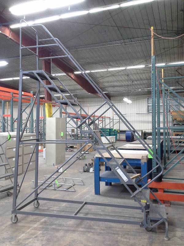 Rolling warehouse ladder