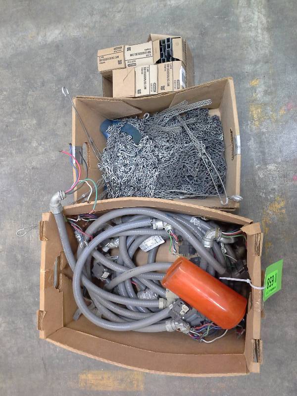 Miscellaneous lot, Staples and chain