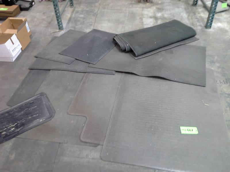 Miscellaneous floor mat lot