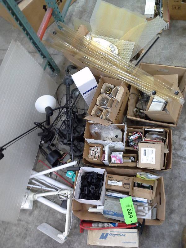 Miscellaneous lightbulb, lights, other items lot