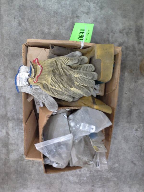 Miscellaneous box lot, various components