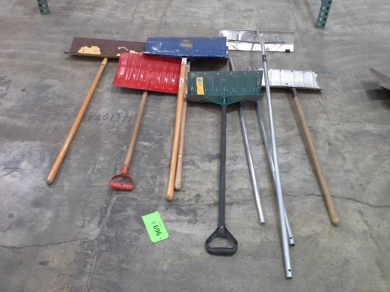 Shovel and roof scraper lot