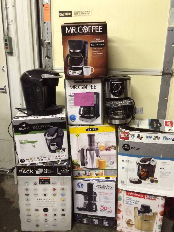 Lot of salvage HousewaresKitchen Appliances for parts or repair