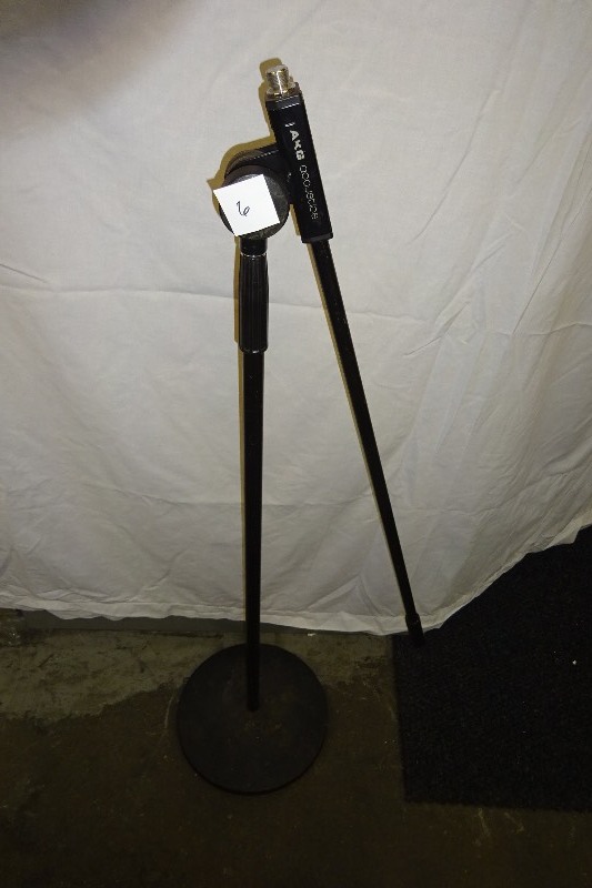 lot 6 image: AKG Round base