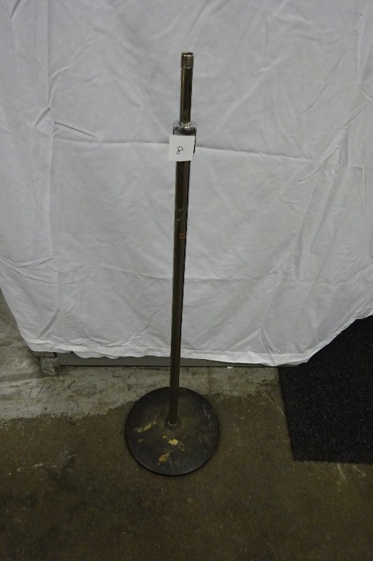 lot 8 image: Atlas Sound round base