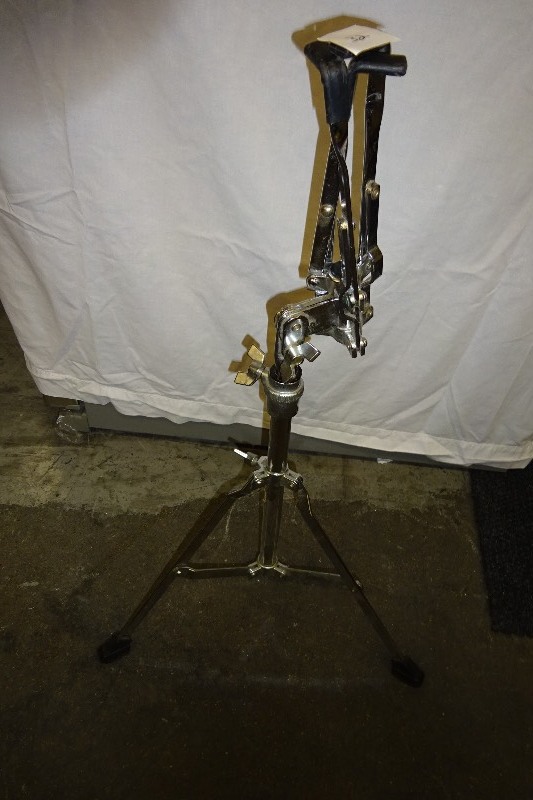 lot 32 image: Snare Stand