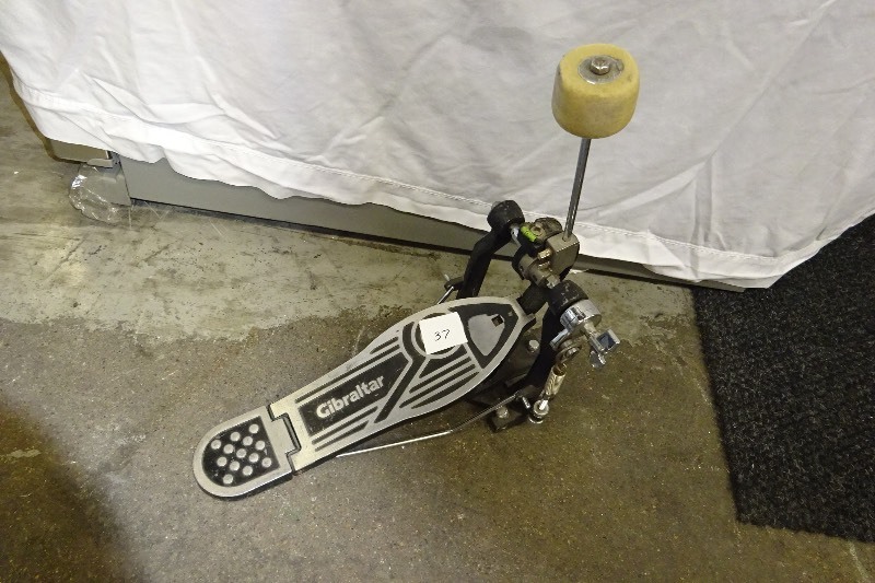 lot 37 image: Gibraltar Chain Drive Kick Pedal