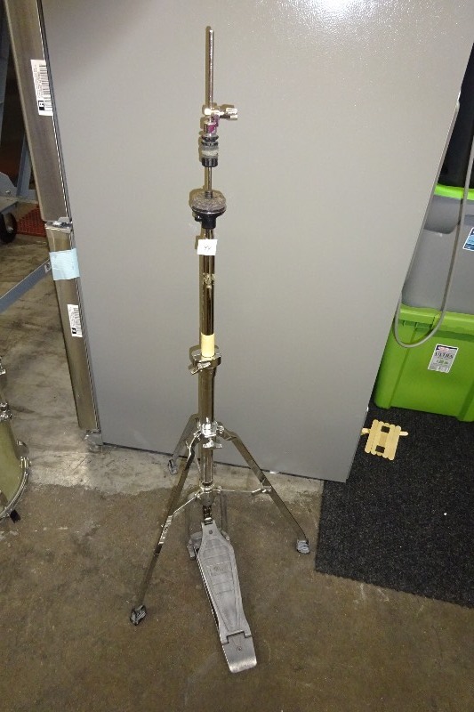 lot 44 image: Pearl Hi-Hat Stand with clutch