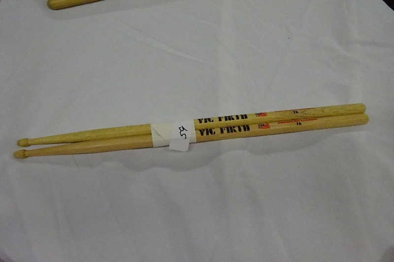 lot 59 image: Vic Firth 7A American Classic Pair of drum sticks