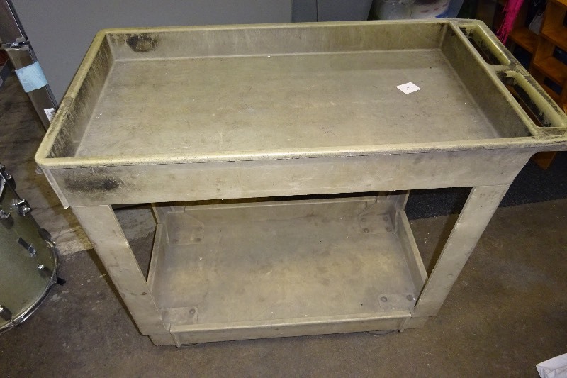 lot 65 image: 4 wheel 2 shelve cart