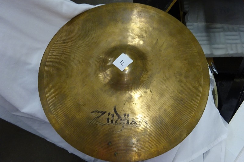 lot 71 image: Zildjian 16 Crash Cymbal