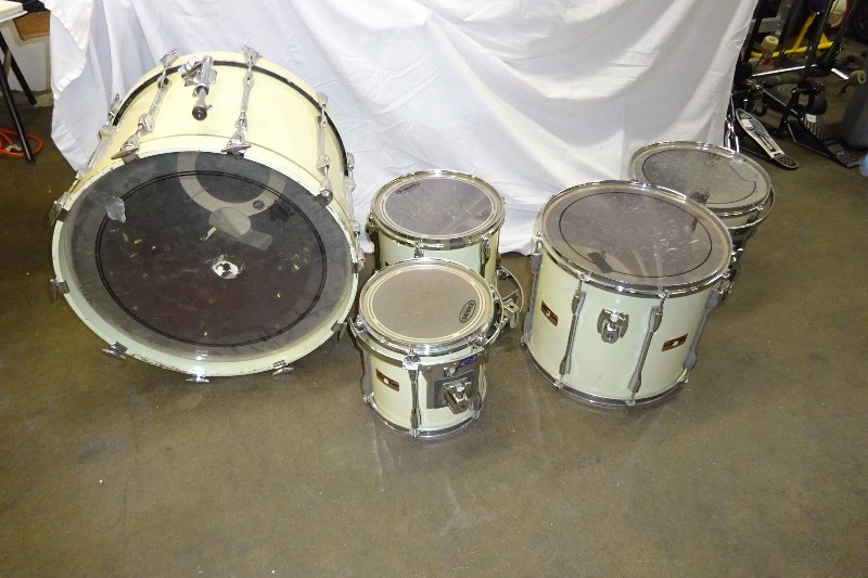 lot 80 image: Vintage Yamaha Recording Custom 5 piece Drum Kit