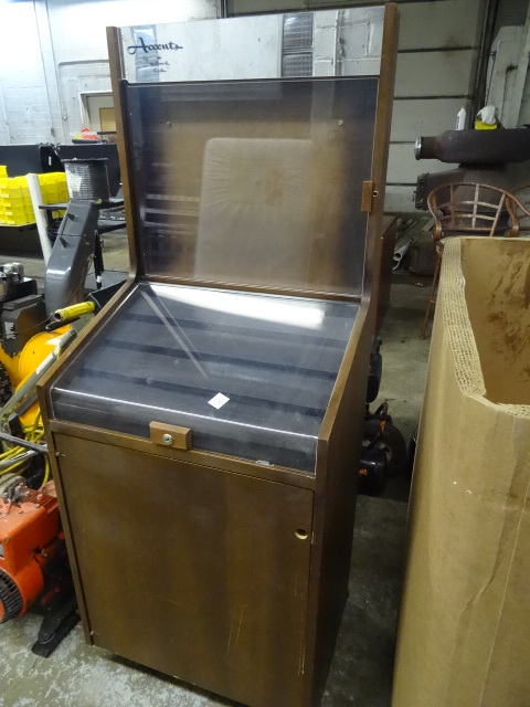 Lock Up Display Case 24 X 18 X 61