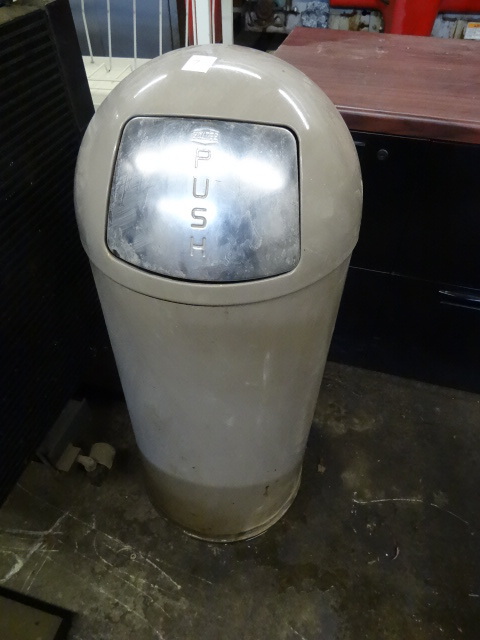Metal Garbage Can with Insert