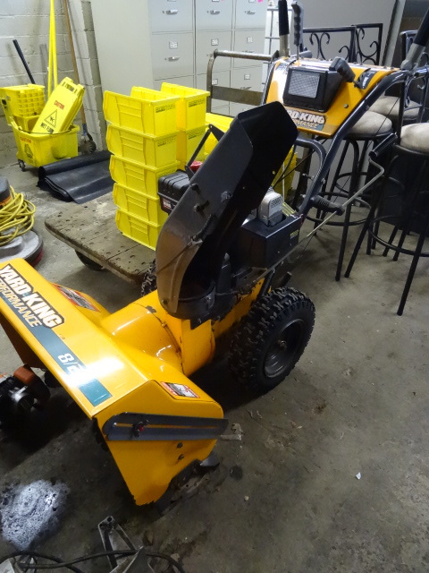 Yard Kink Snow Blower 8 hp. Tecumseh
