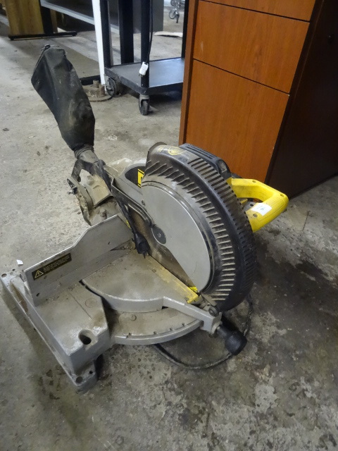 Dewalt 12 Compound Miter Saw