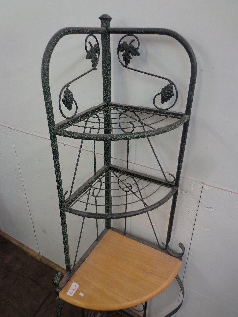 lot 88 image: Metal Shelf Stand With 1 Wood Shelf
