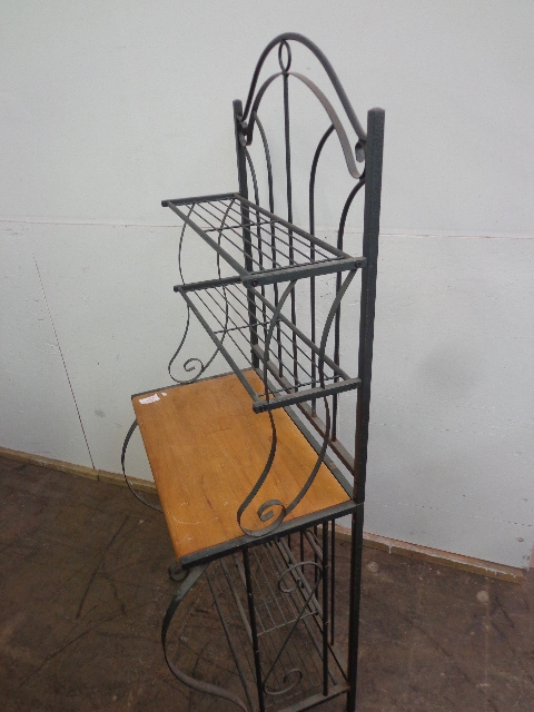 lot 4 image: Metal Shelf Stand With 1 Wood Shelf